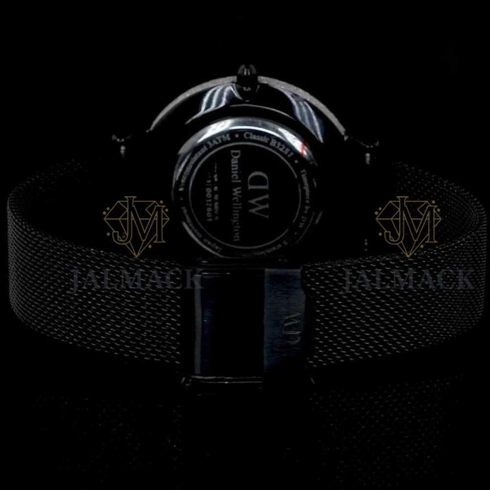Black Minimalist Round-Cut Moissanite Mesh Strap Watch