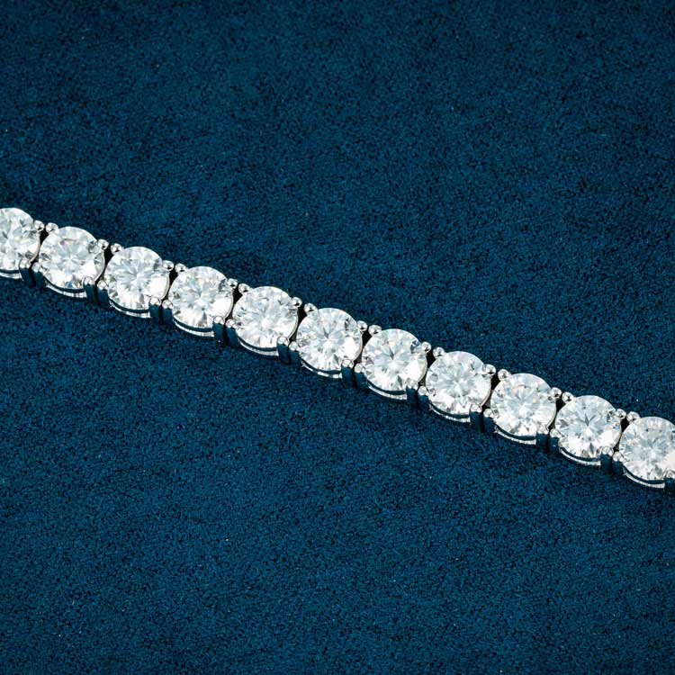 4MM Round Cut VVS1 Moissanite Tennis Bracelet in 925 Sterling Silver