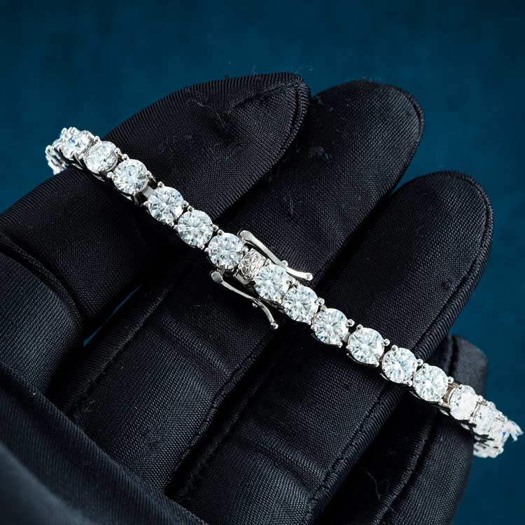 4MM Round Cut VVS1 Moissanite Tennis Bracelet in 925 Sterling Silver